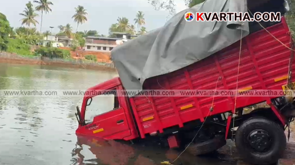 Crowds and rescue officials gathered near Anakkulam after a truck accident.