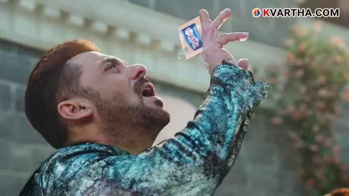 Bollywood actor Salman Khan in a Pan Masala advertisement.