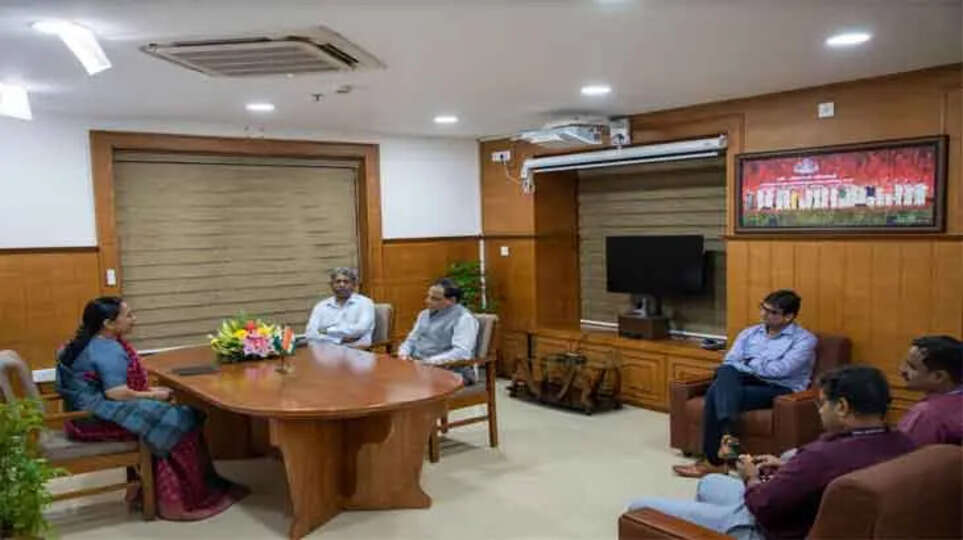 NITI Aayog Praises Kerala's Healthcare, Discusses with Minister
