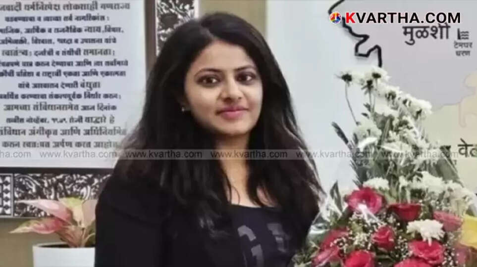 Portrait of IAS trainee Pooja Khedkar.