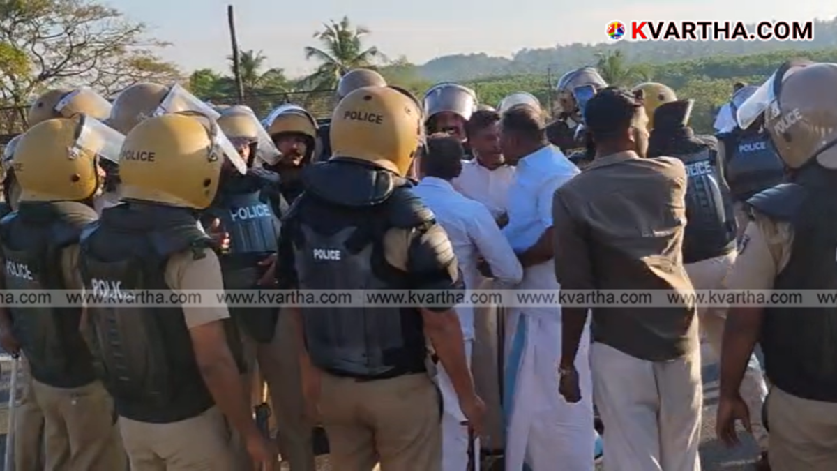 Protesters and police at Arikady toll plaza in Kumbla
