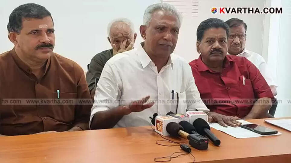 Kerala State Private Bus Operators Federation members at a press conference in Kannur