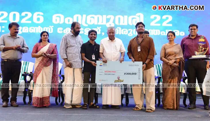 Winning students from NSS Madavoor and Kariyavattom Campus with CM Pinarayi Vijayan.