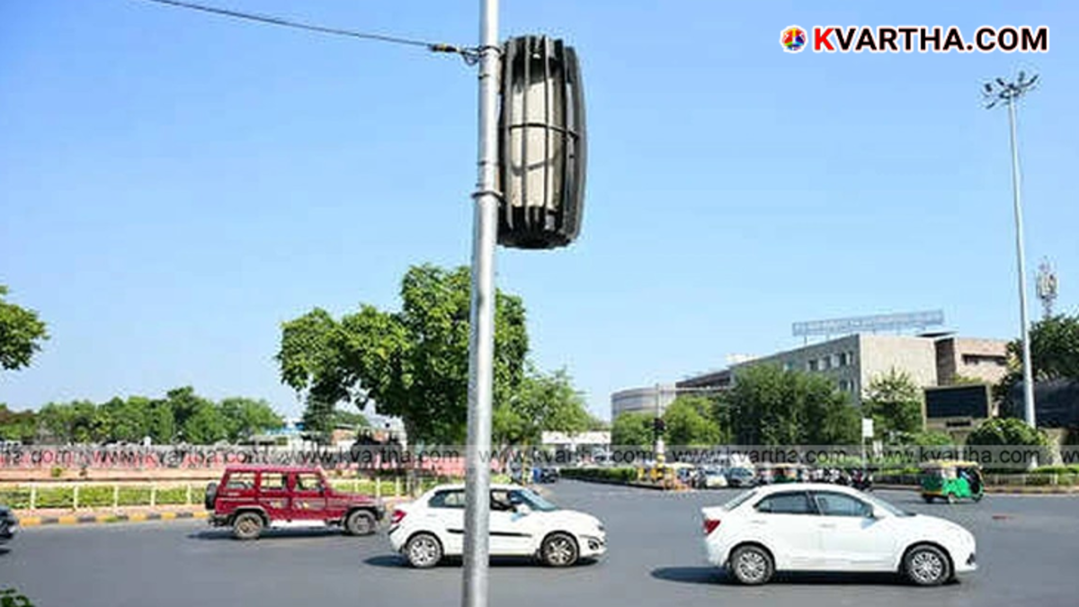 Giant air cleaning tower installed in a busy square in Jaipur.
