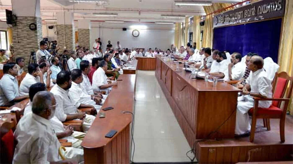 State disaster response, all-party meeting, Pinarayi Vijayan, VD Satheesan, PK Kunhalikutty, disaster recovery, mental health support, relief funds, inter-state coordination, rescue operations