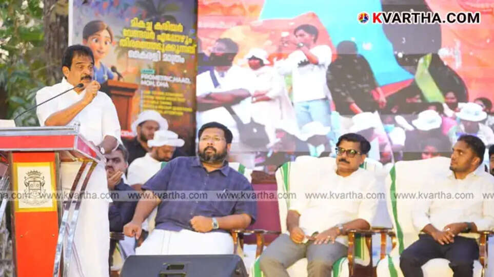  KC Venugopal MP inaugurating the UNA nurses strike in Thiruvananthapuram