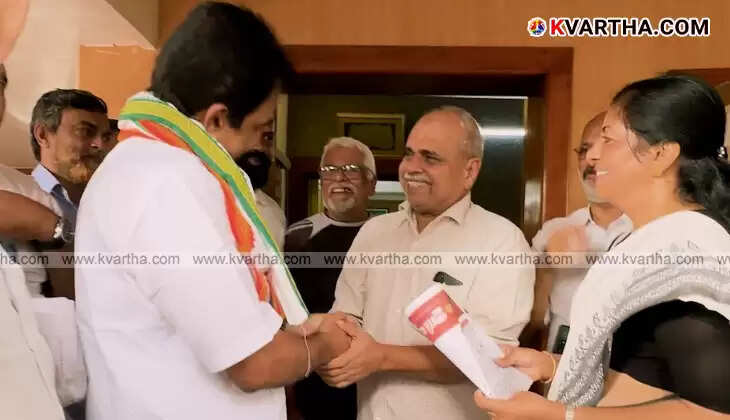 ICC General Secretary KC Venugopal MP visited Fort Kochi Division One and Two (Cherattapalam and Kalathiparamba) to solicit votes for the UDF candidate.