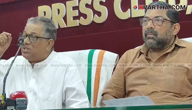 Kerala Hotel and Restaurant Association office bearers at a press conference in Kannur.