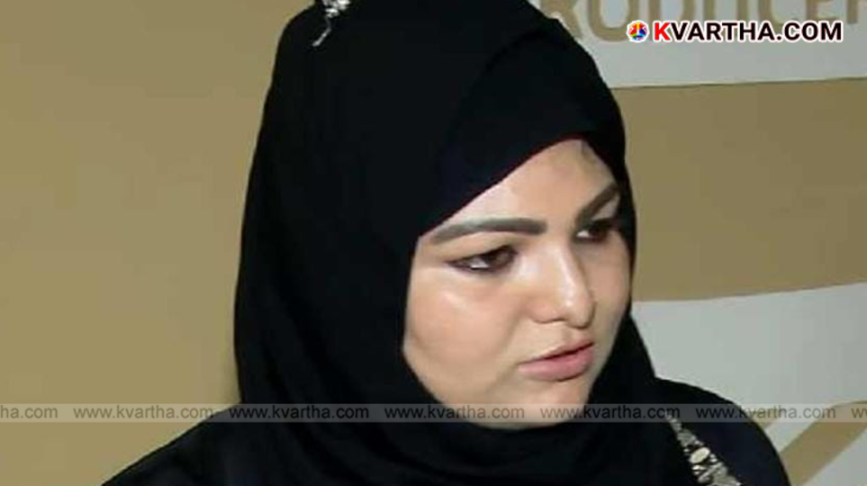 Actress Sandra Thomas submitting nomination at Producers Association office.