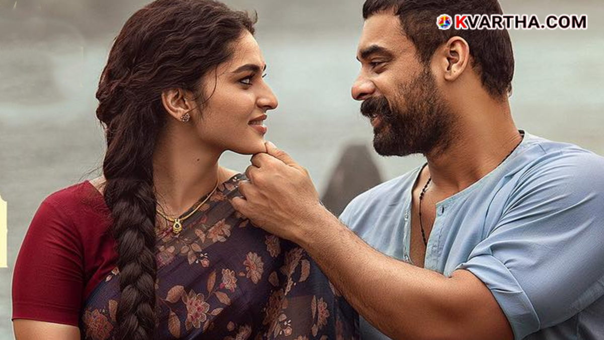 A look at the poster of Tovino Thomas' film 'Pallichattambi'.
