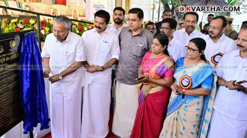  Kerala CM Pinarayi Vijayan inaugurates Chekku Bridge Cum Regulator in Pinarayi.