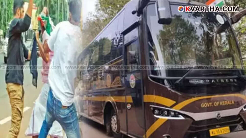 Youth Congress workers protesting with black flags against the Chief Minister in Pazhayangadi.