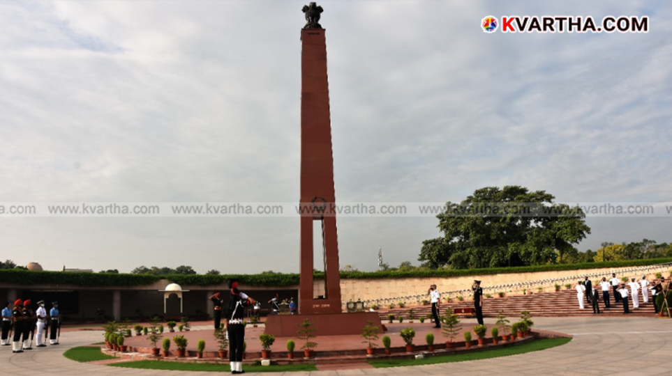 Indian soldiers celebrating Kargil Vijay Diwas