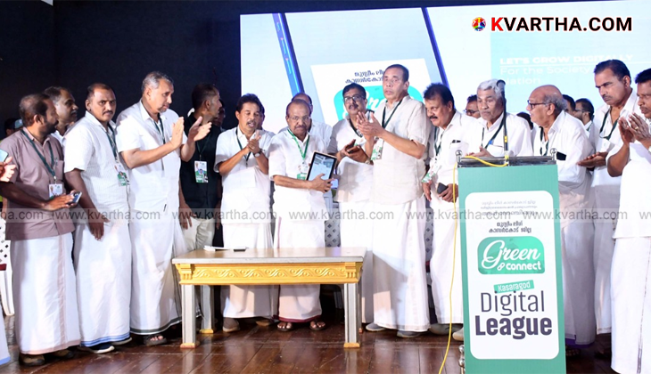 PK Kunhalikutty giving a speech at a Muslim League event