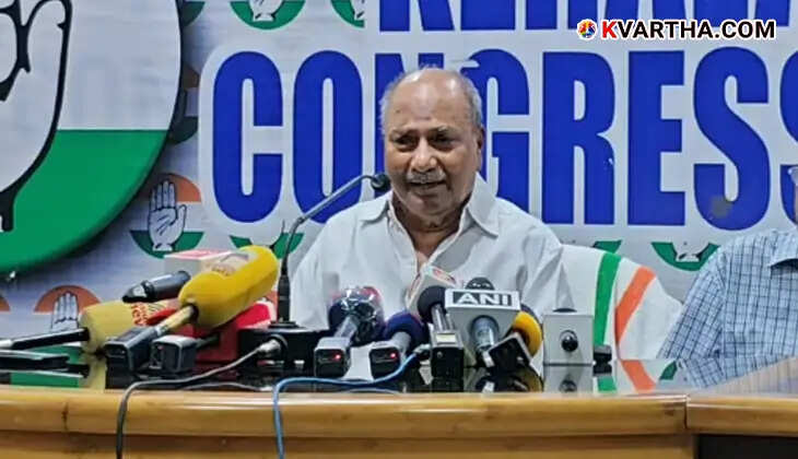A photo of senior Congress leader AK Antony addressing a press conference.