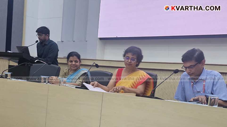 A close-up shot of hallmarked gold jewellery, symbolizing the new BIS rules.