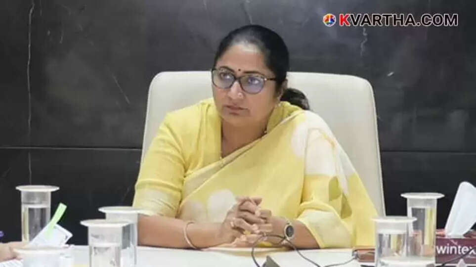 Delhi Chief Minister Rekha Gupta Attacked at Official Residence, Hospitalized with Injuries; Youth Arrested