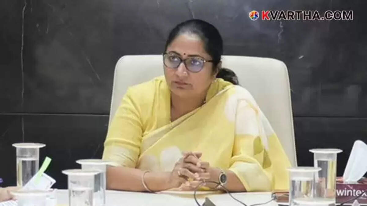 Delhi Chief Minister Rekha Gupta Attacked at Official Residence, Hospitalized with Injuries; Youth Arrested