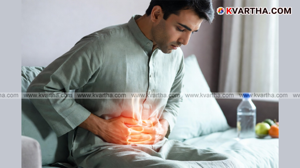 A doctor explaining the symptoms of colorectal cancer using a digital screen.