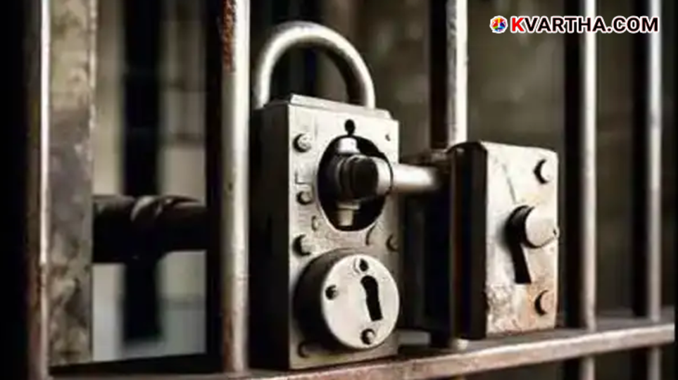 Representational image of cyber police investigating a case involving digital evidence and hoax messages in March 2026.