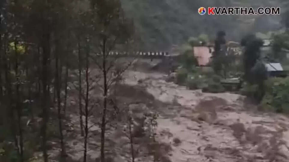 Cloudburst and Flash Floods in Himachal Pradesh; Bridges Washed Away, Over 300 Roads Including National Highways Closed