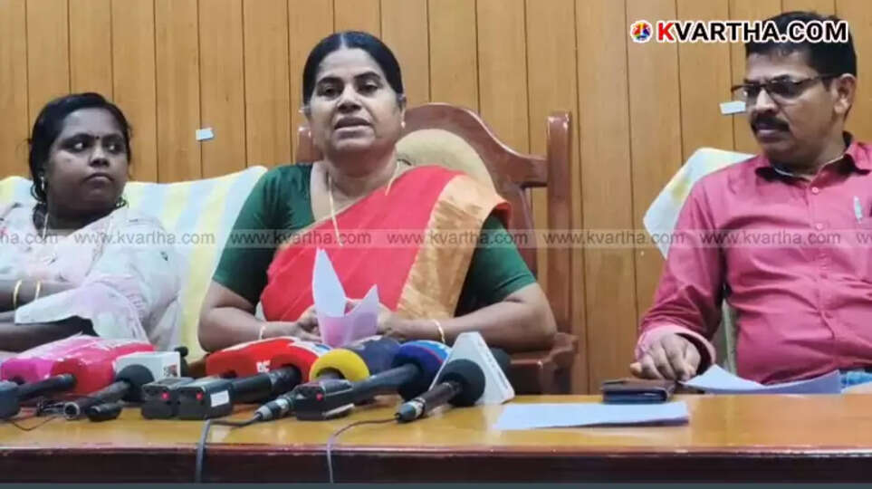  Kannur District Panchayat President Adv. K.K. Rathnakumari speaking at a press conference regarding stray dog issues.