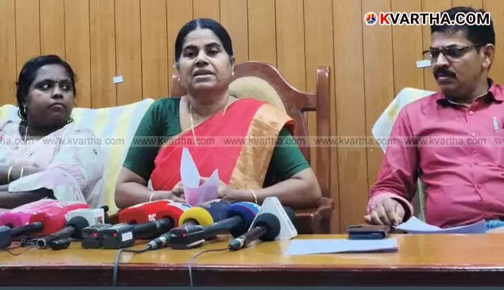 Kannur District Panchayat President Adv. K.K. Rathnakumari speaking at a press conference regarding stray dog issues.