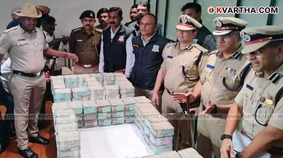  Bengaluru Police displaying the recovered cash after the ATM robbery arrest.