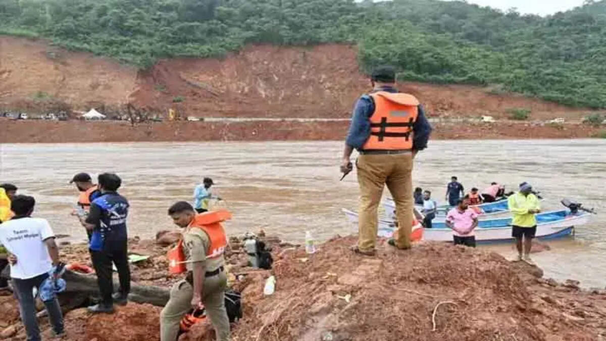 Dredger to be Deployed to Find Missing Persons at Shiruur