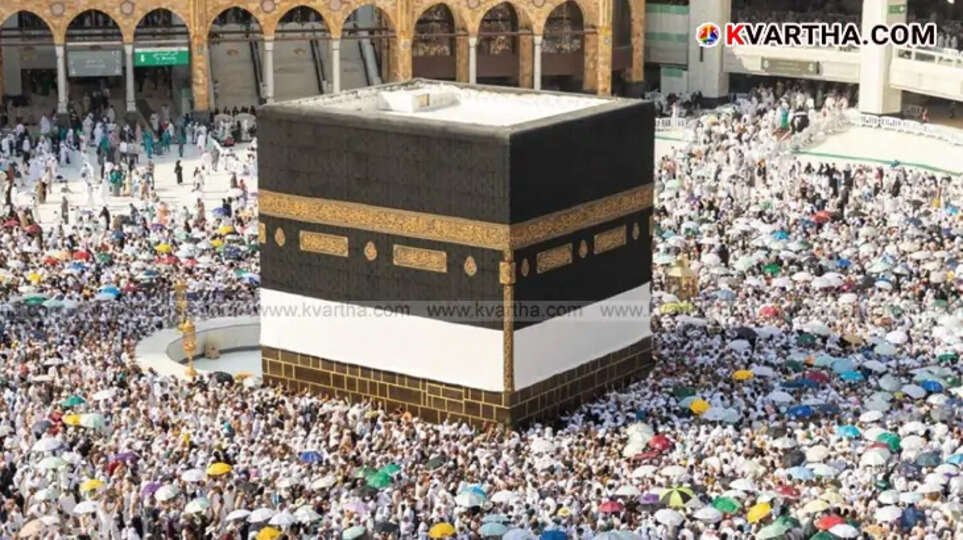 Visual representation of performing Hajj at Makkah.