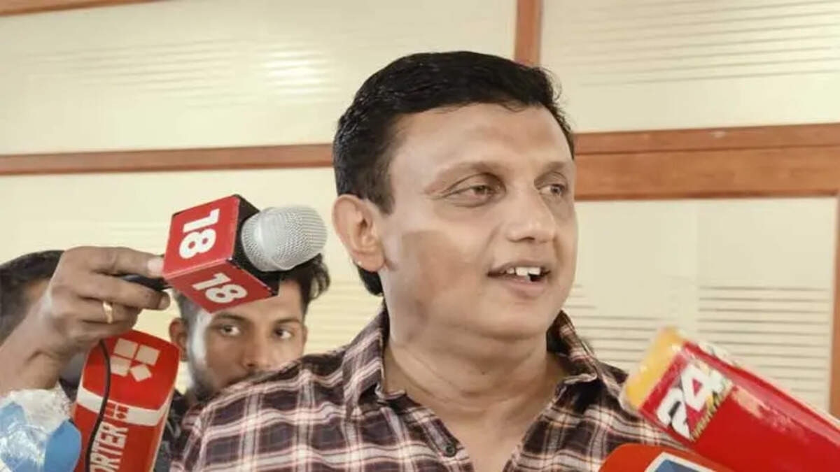 Muhammad Riyas addressing&nbsp;the&nbsp;media