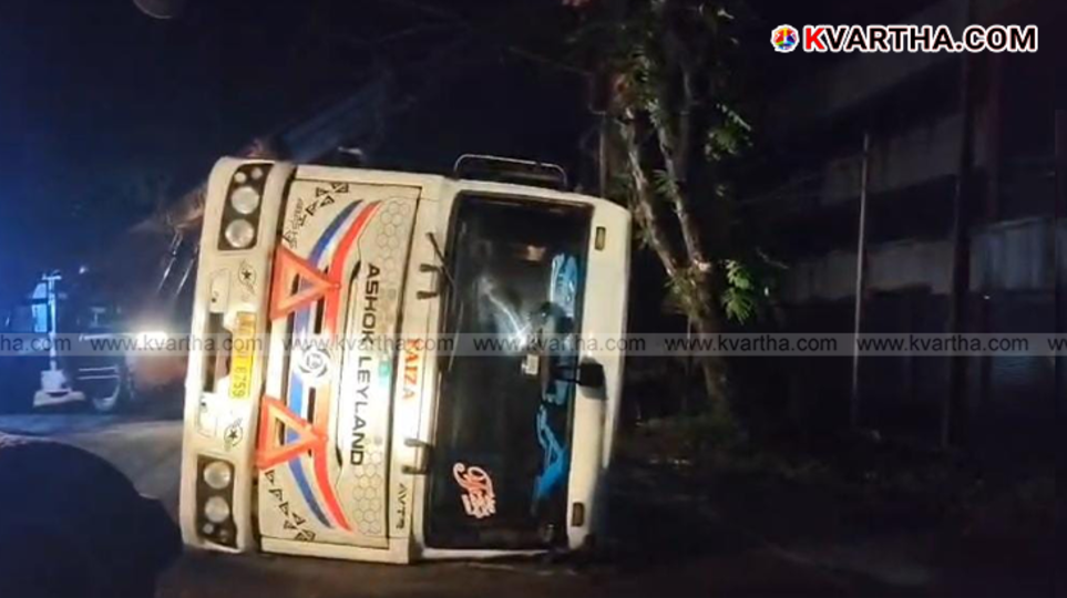 An image of the overturned diesel tanker lorry at Payyanur.