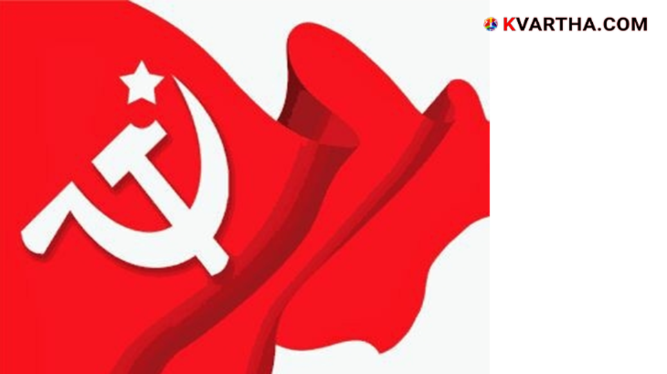 Chief Minister Pinarayi Vijayan talking to CPI State Secretary Binoy Viswam