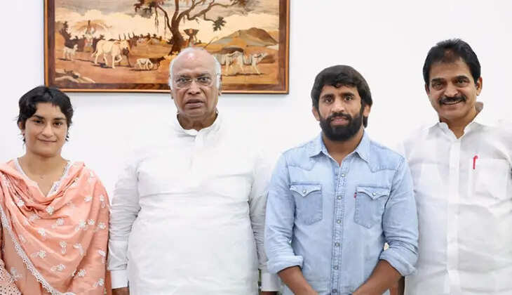 Vinesh Phogat And Bajrang Punia meet Mallikarjun Kharge and K C Venugopal