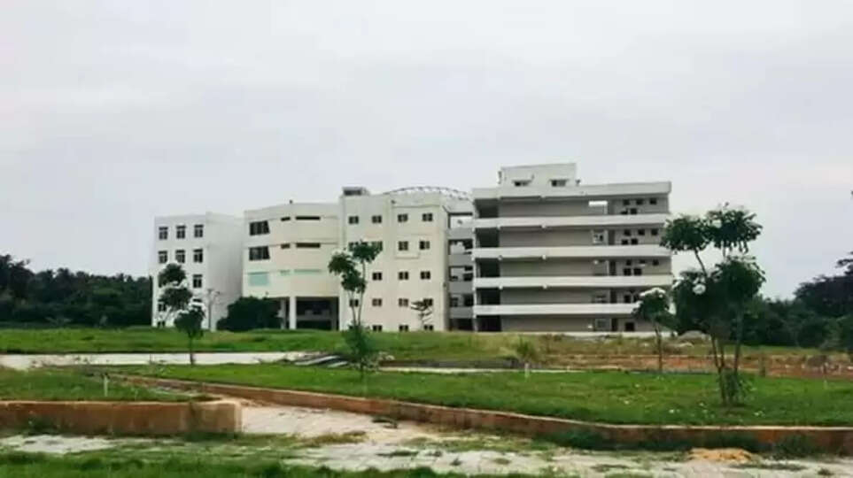 Tamil Nadu student claims superpowers, injured after jumping from college hostel