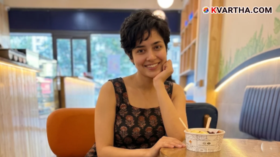 A symbolic image of AI influencer Virutika Patel and digital technology, making waves on Instagram.