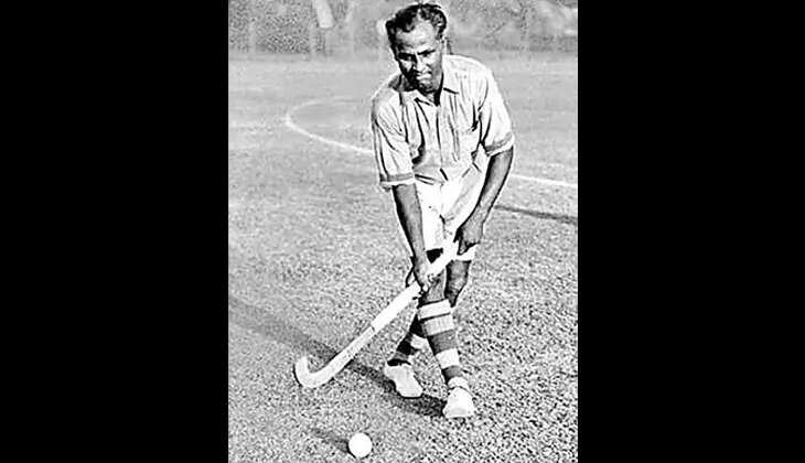 Major Dhyan Chand playing hockey