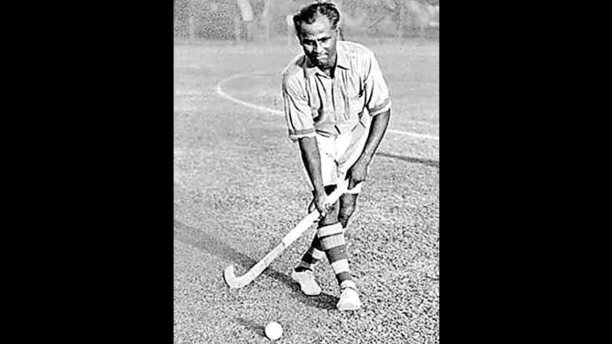 Major Dhyan Chand playing hockey
