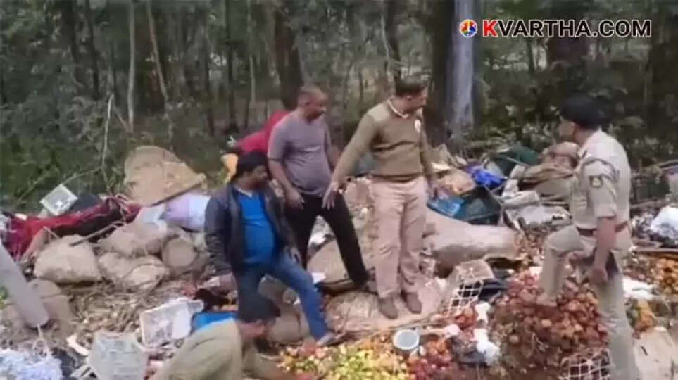 Lorry accident scene in Yallapura, Karnataka