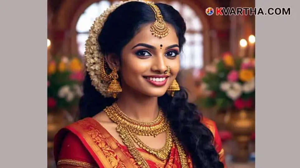  Woman wearing gold jewelry in Kerala