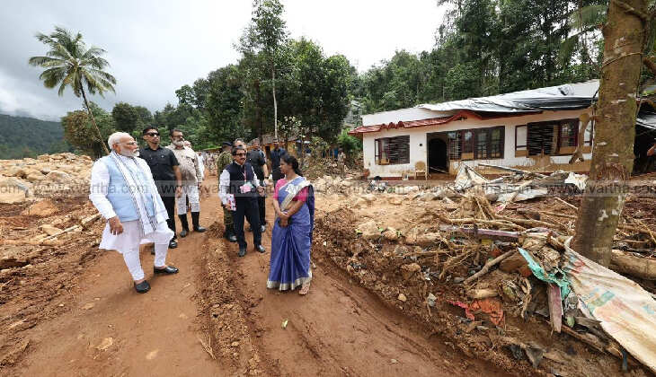 pm modi assures kerala of full support after landslide