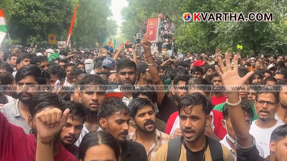 Massive student march to Parliament in Delhi turns violent; CJP activists breach barricades, police use tear gas and lathicharge