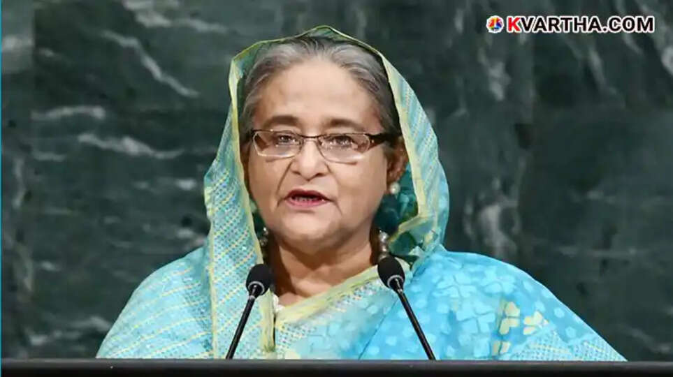 Police patrolling the streets of Dhaka during a state of high alert