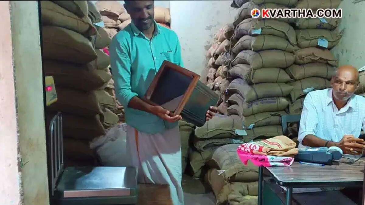  Ration dealers protest in Kerala