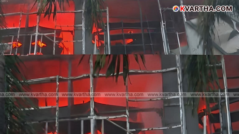 Huge clouds of black smoke coming out of Jayalakshmi Textiles building in Kozhikode.