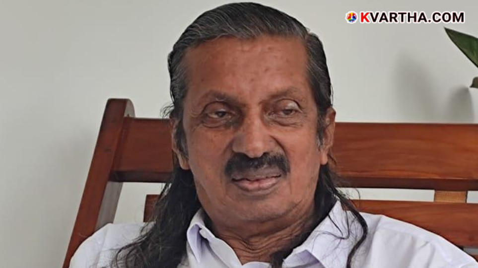 Senior CPI leader Pannyan Raveendran addressing an election rally in Attappadi before falling ill.