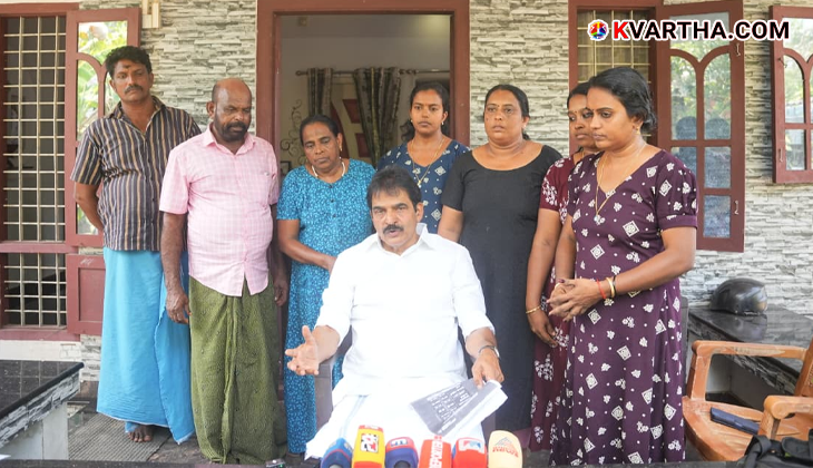 KC Venugopal MP having food with housewives in