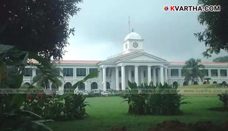 Woman police officer bitten by snake at Secretariat in Thiruvananthapuram