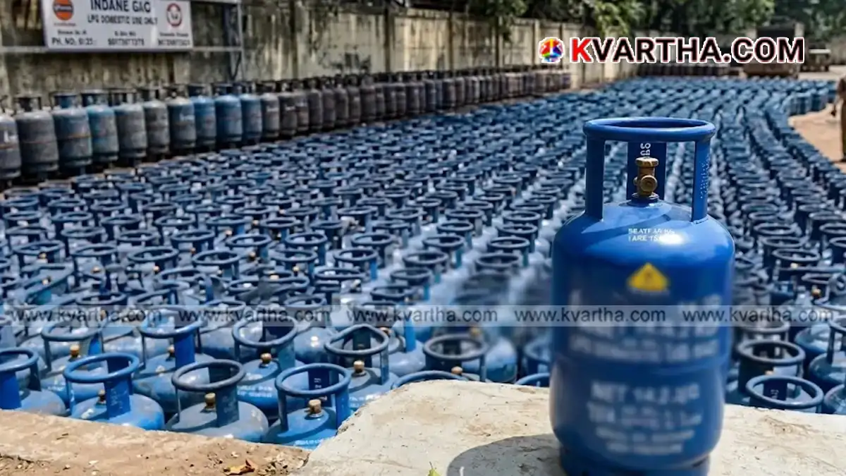 Representational image of commercial LPG cooking gas cylinders in India