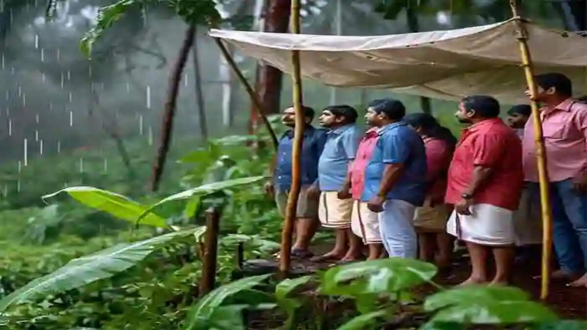  500 passengers rescued from Wayanad forest after flooding, Thiruvananthapuram, News, Rain, Passengers, Rescued, Police, Fire Force, Flood, Kerala News 